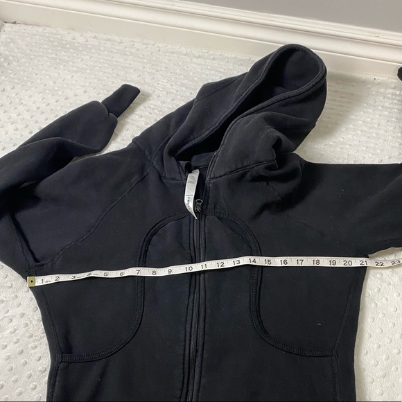 Lululemon Jacket (size 6) - Picture 6 of 8